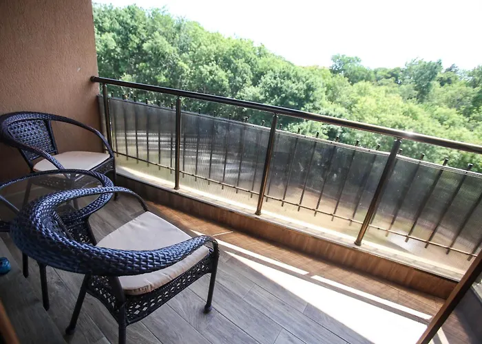 Complex Nestinarka アパート