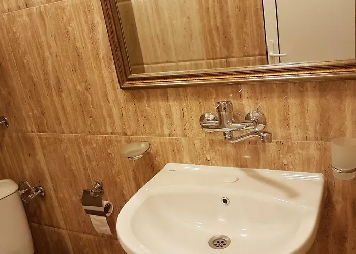 アパート Complex Nestinarka